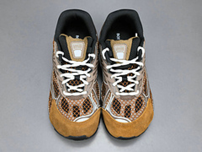 Bo*te*ga Ve*ne*ta BV052