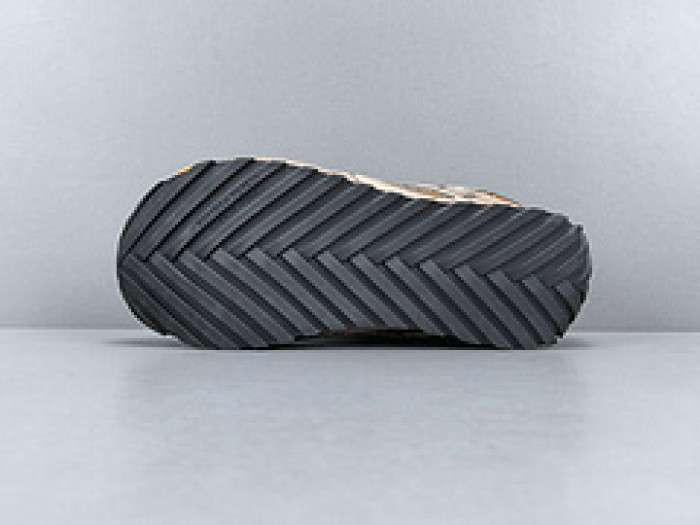 Bo*te*ga Ve*ne*ta BV052